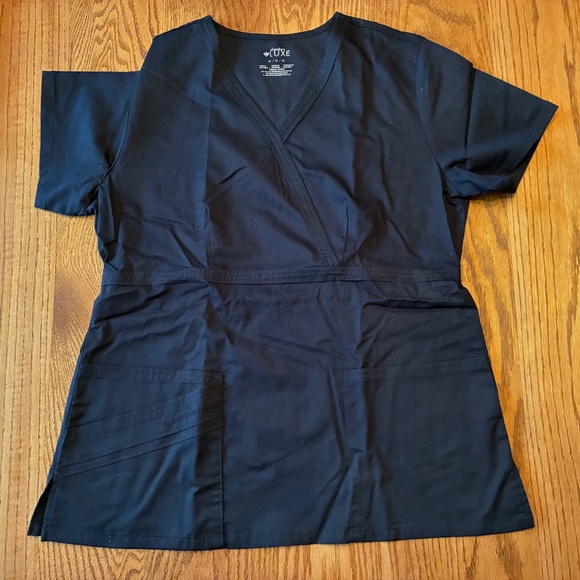 "Cherokee Luxe" scub top, M, black - Picture 9 of 12